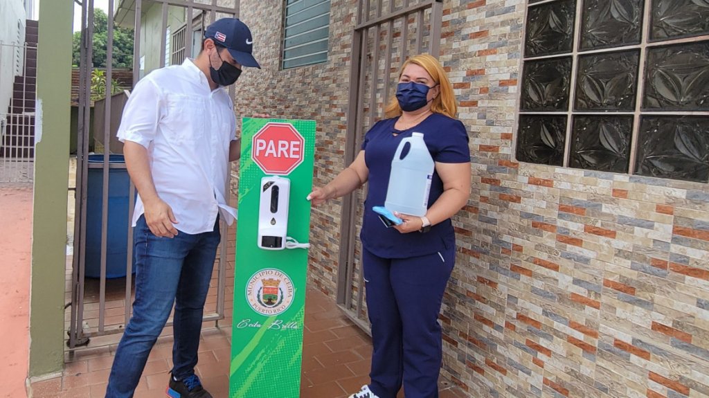  Comerciantes de Ceiba reciben equipo para prevenir el Covid-19 