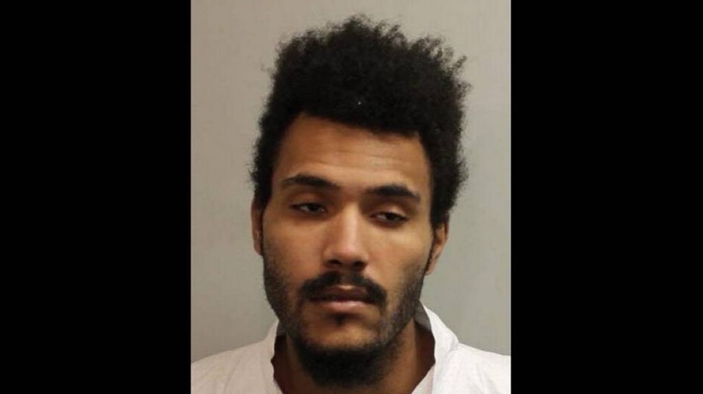  Hombre acusado de matar a su madre en el hospital, dijo que lo hizo porque "era una mala influencia" 