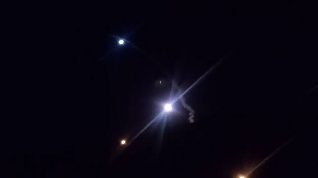  Una nueva ola de misiles impacta contra la base Al Asad en Irak, que alberga fuerzas de EE.UU. 