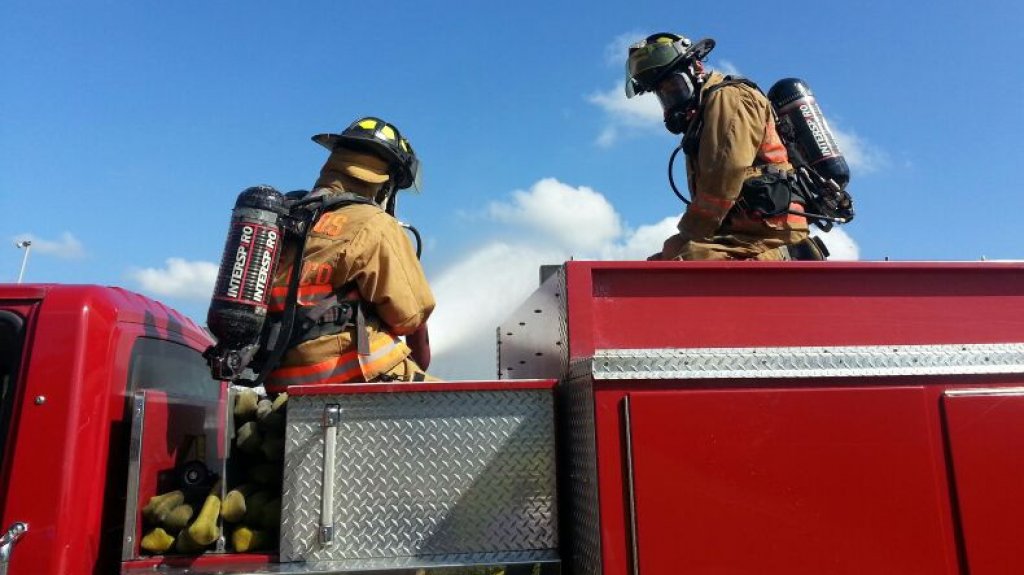  Fuego en residencia de Bayam&oacute;n deja un hombre calcinado 