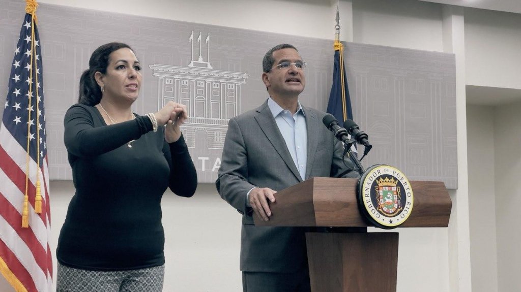  Gobernador autoriza aumento a bomberos 