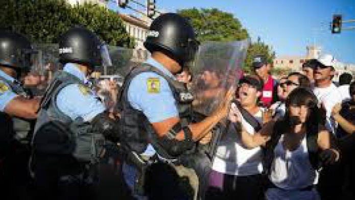 RETRATANDO A UN POLICIA