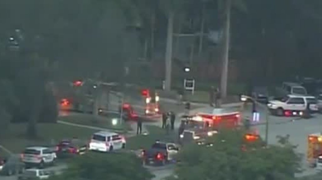  Video: Un agente del FBI muerto y cuatro heridos durante un allanamiento en Florida 