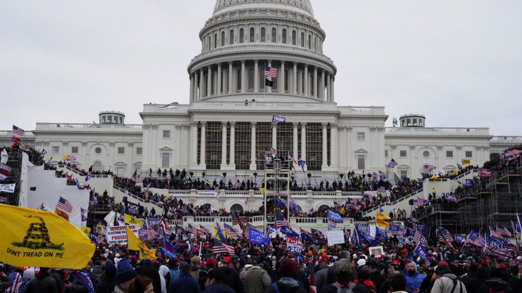  La mayor&iacute;a de los estadounidenses repudia el asalto al Congreso 