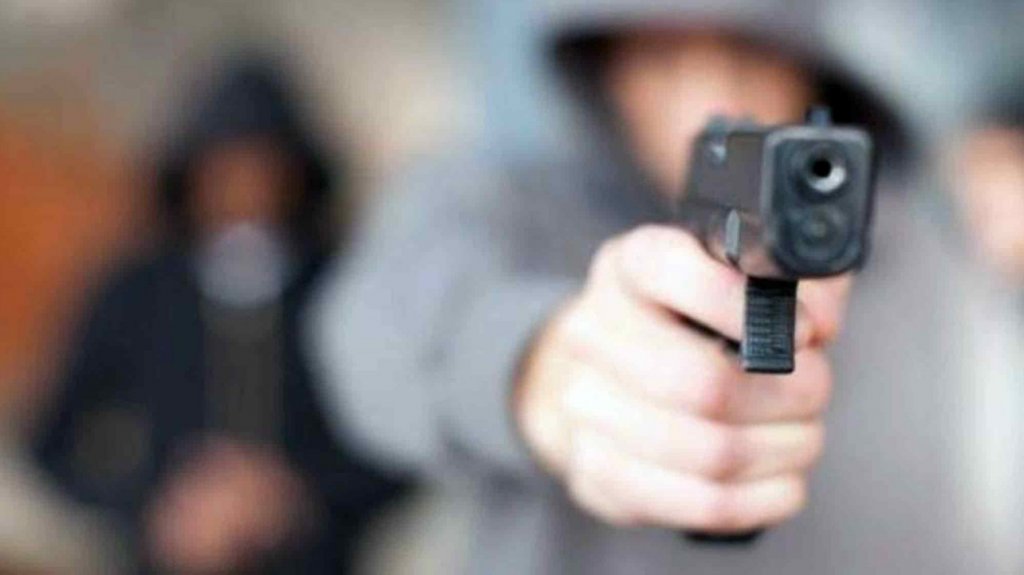  A punta de pistola y cuchillo le quitan el auto en Gurabo 