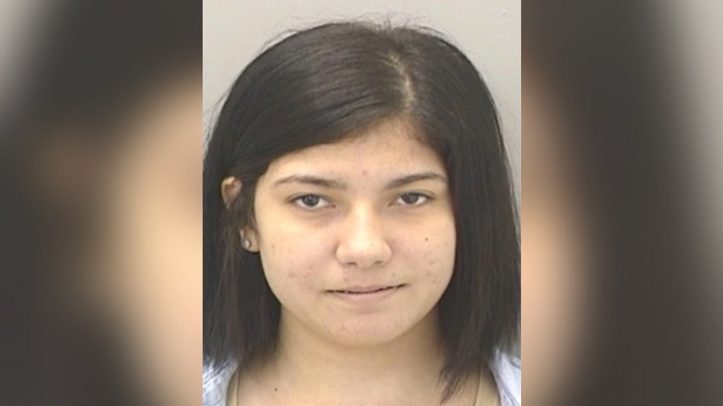  “Chamaquita“ de 18 años enfrenta cargos por amenazar a un policía en Santurce 