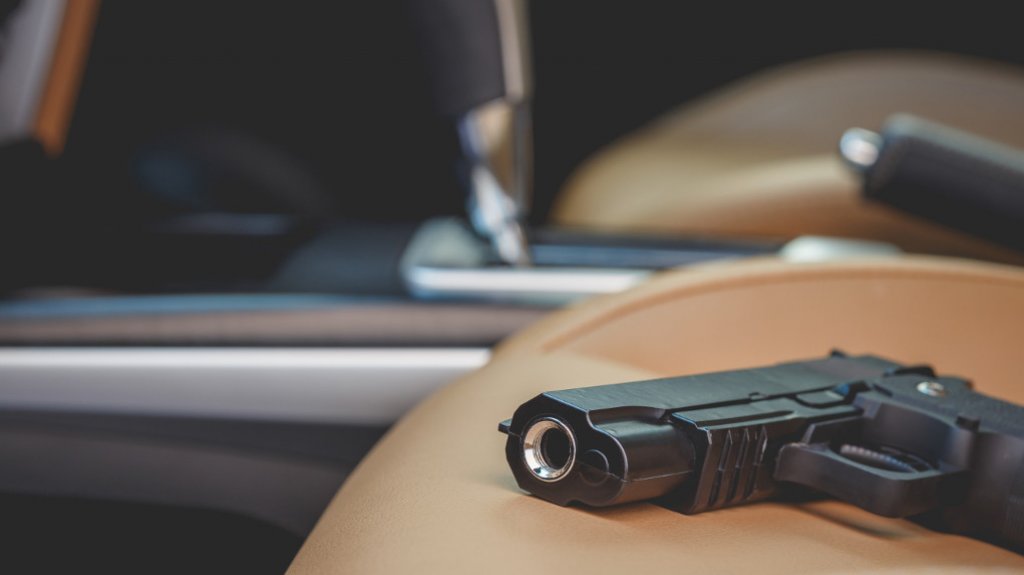  Hurtan una pistola desde una guagua estacionada en Santurce 