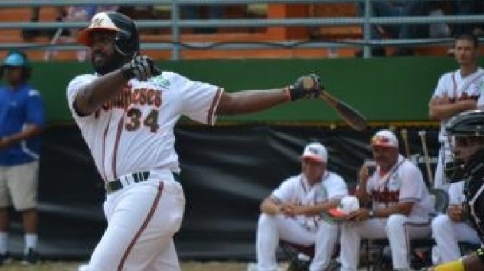 HÃ©ctor Ponce amenaza marca de hits en 20 juegos