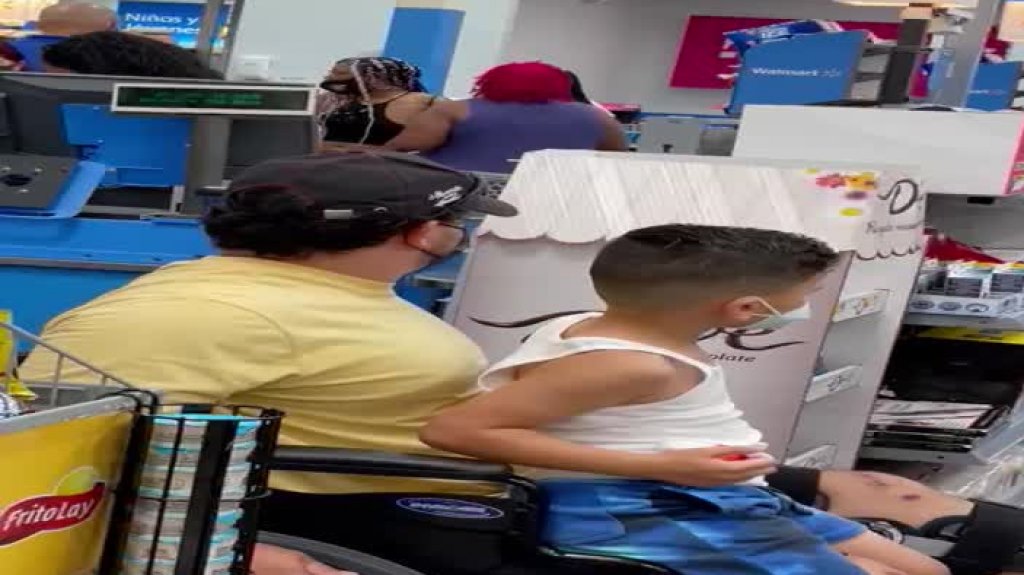  Video: Mujeres Turistas forman revol&uacute; en Walmart de Toa Baja 