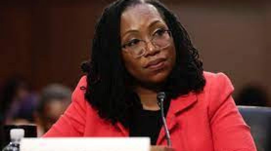  El Senado de EE.UU. confirma a la primera mujer afroamericana para el Supremo 