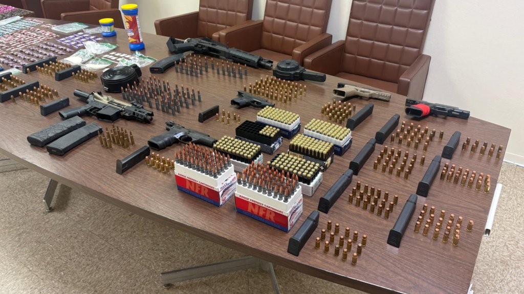  Video: Drogas y armas durante intervención policía en San Juan y Guayama 