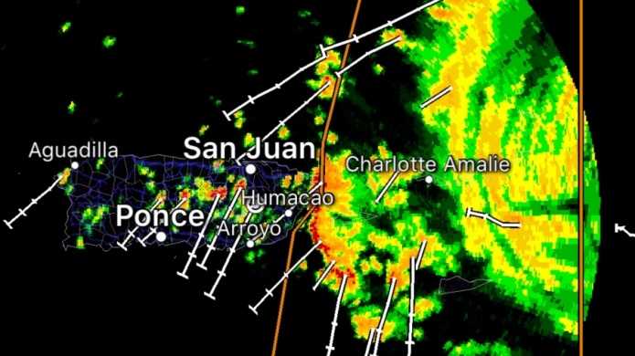 Intensas lluvias, tronadas y rÃ¡fagas de viento progresan desde el este.