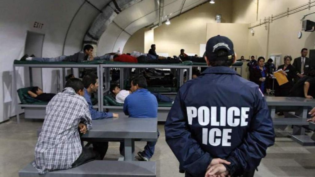  M&aacute;s de 7.500 migrantes bajo custodia del ICE han contra&iacute;do la covid-19 
