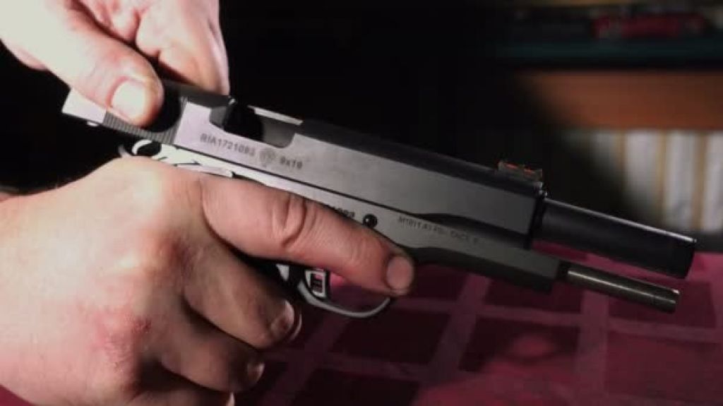  Sujeto se dispara en la mano mientras limpiaba su arma en la urbanizaci&oacute;n Country Club 