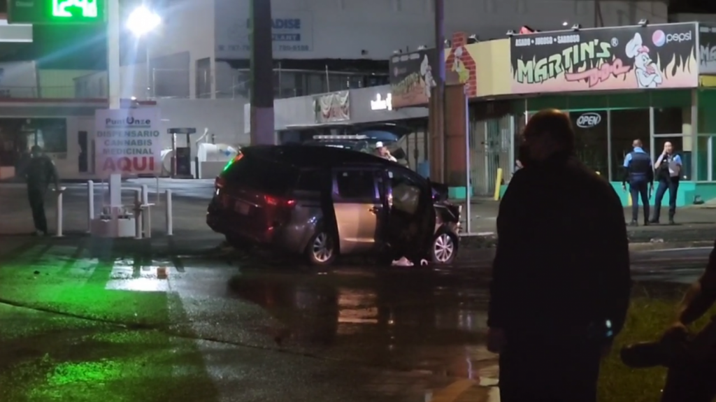  Video: Grupo de hombres armados, chocan un auto en Toa Baja y huyen a pie 