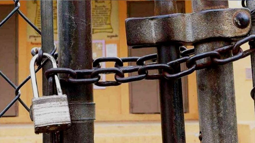  Comunidades de Salinas se manifiestan en contra del plan de cierre de escuelas del Departamento de Educaci&oacute;n 