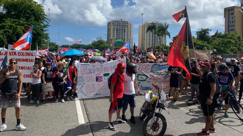  Abarrotado el expreso Las Am&eacute;ricas en marcha por renuncia de Rossell&oacute; Nevares 