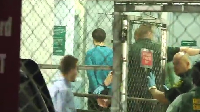 Video: Llegada del autor de tiroteo en aeropuerto a la cÃ¡rcel del condado de Broward