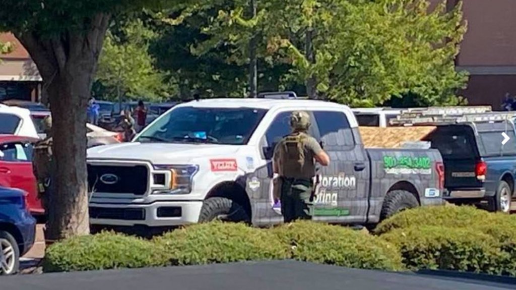  VIDEO: Un tirador mata a una persona e hiere a otras 13 en un supermercado de Tennessee 