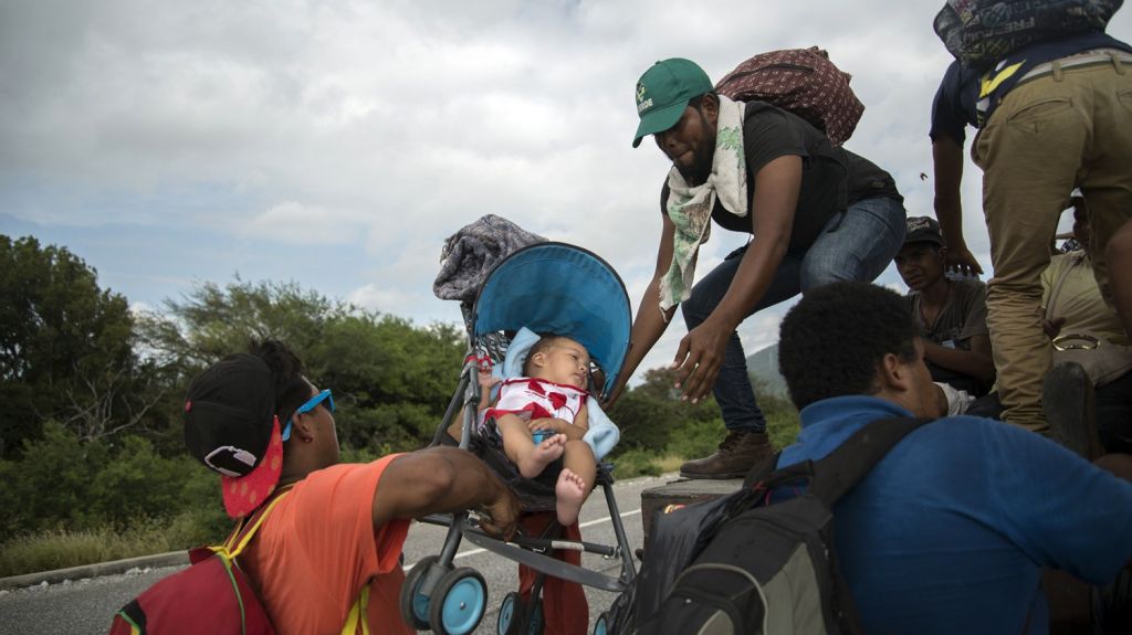  Miembros de la caravana migrante demandan al Gobierno de Trump 