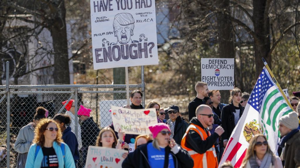  Miles de personas rechazan a Trump en Washington en la "Marcha de Mujeres" 