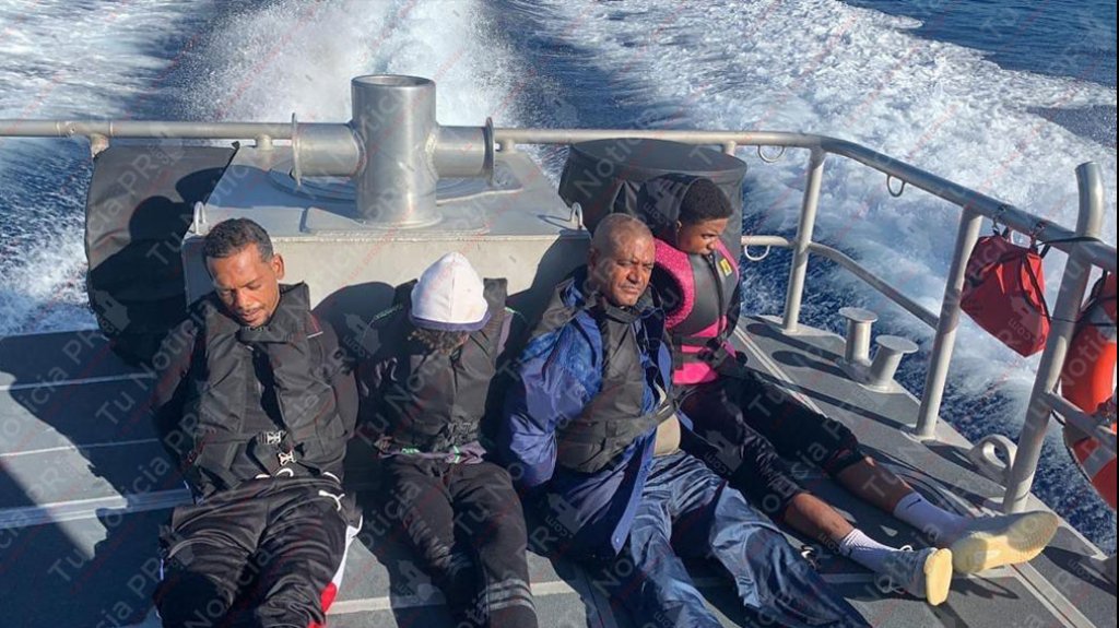  Fotos: &ldquo;Coast Guard&rdquo; en Puerto Rico arresta 4 dominicanos con 400 kilos de coca&iacute;na 