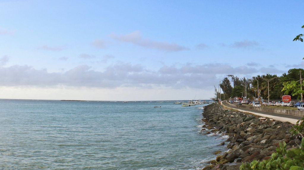  Cuatro hombres armados le roban auto a un individuo en playa de Pi&ntilde;ones 