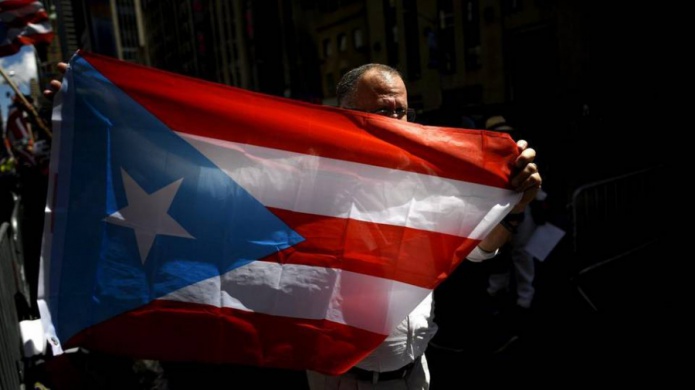 PuertorriqueÃ±os en Nueva York acusan a financiero de querer comprar la isla