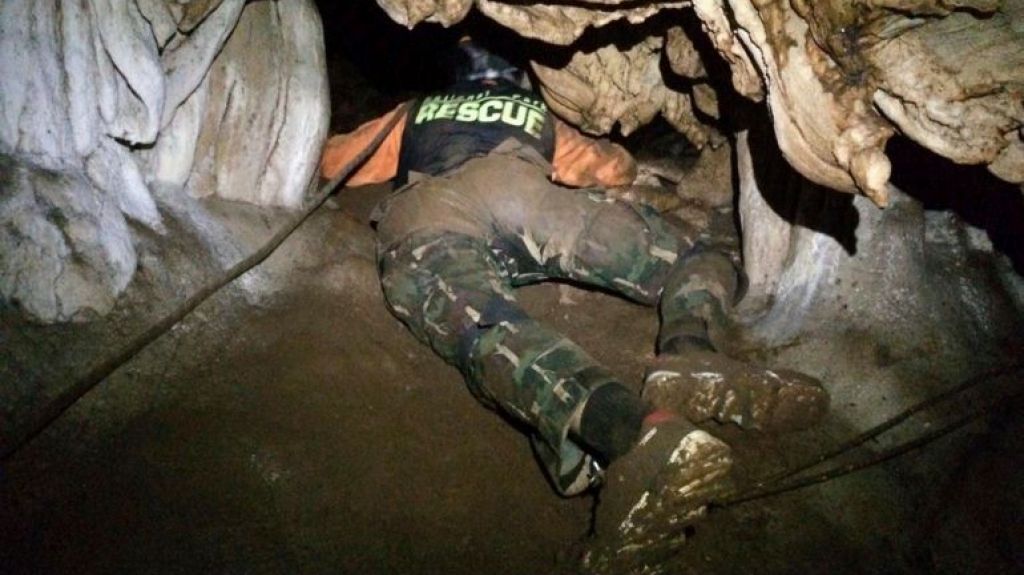  Video: Equipos de rescate buscan a 12 ni&ntilde;os y un adulto atrapados en una cueva en Tailandia 