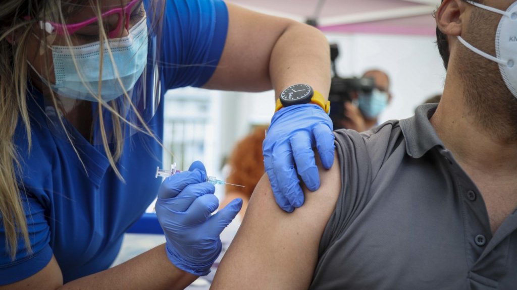  FDA autoriza dosis de refuerzo para vacunas de Janssen y Moderna y permiten mezclarlas 