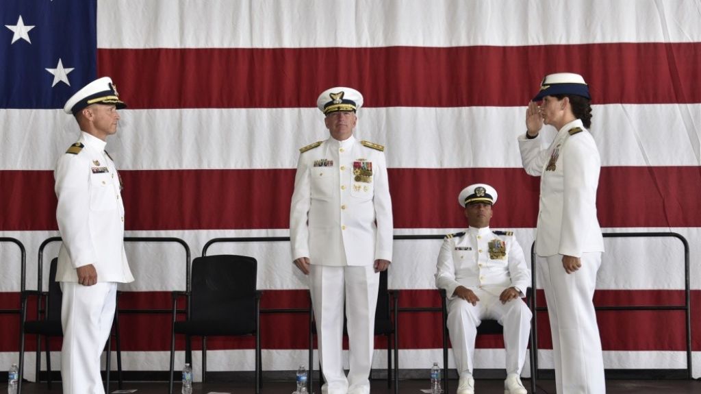  La Estaci&oacute;n A&eacute;rea de la Guardia Costera Borinquen recibe a un nuevo Comandante en Aguadilla, Puerto Rico 