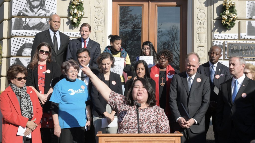  Grupos piden a Biden medidas urgentes mientras avanza la reforma migratoria 