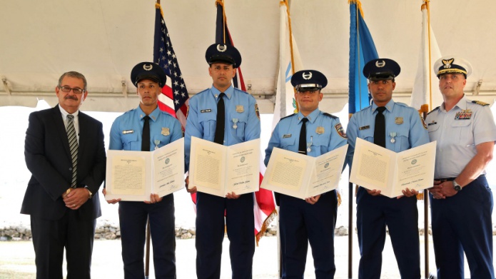 Guardia Costera premia agentes de F.U.R.A. por valentia en un  rescate