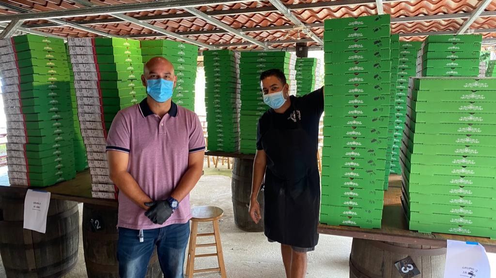  Fajardo entrega medio millar de pizzas gratis a residentes 