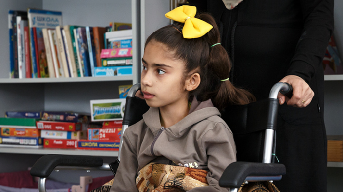 Madre de la niÃ±a siria que perdiÃ³ las piernas en Alepo insta a Obama a no apoyar a los terroristas