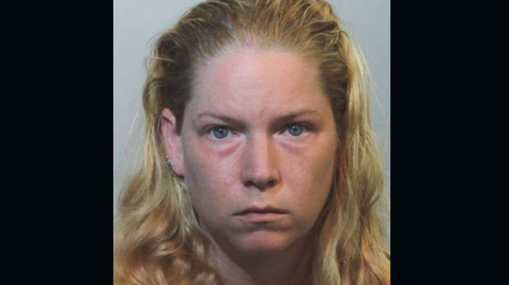  Arrestan a mujer que olvid&oacute; a ni&ntilde;a de 3 a&ntilde;os en auto durante toda la noche en Florida 