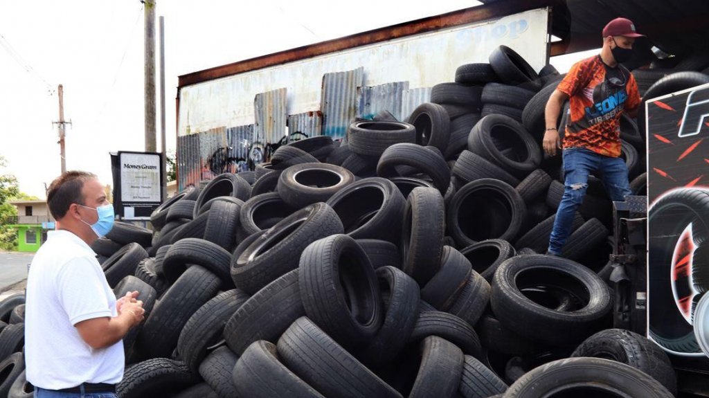  Gobierno hace disponible un mill&oacute;n de d&oacute;lares para que municipios manejen acumulaci&oacute;n de neum&aacute;ticos en la isla 