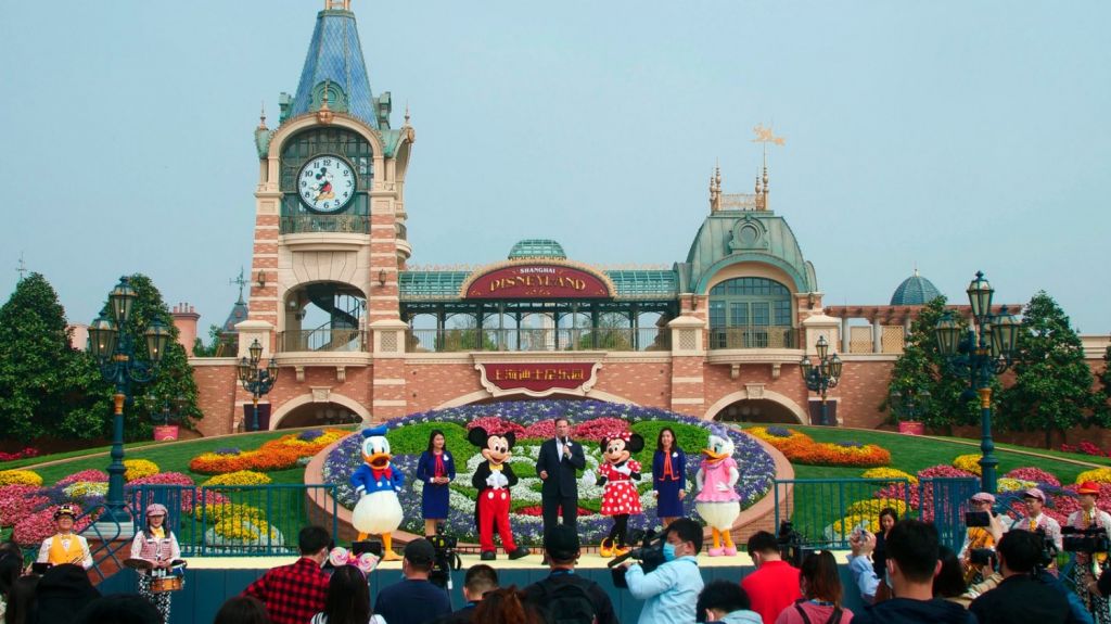  Disneyland Shangh&aacute;i abre sus puertas tras tres meses cerrado a causa de la pandemia 