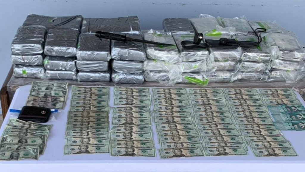  FURA detiene 2 hombres con 51 bloques de coca&iacute;na en las costas de Aguada 