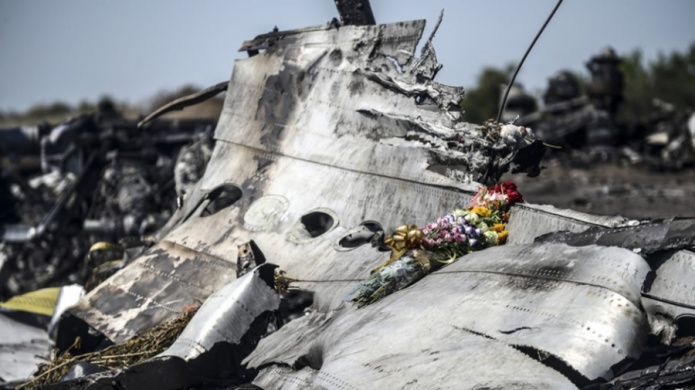 Investigadores del MH17 examinan posibles partes de misiles buk
