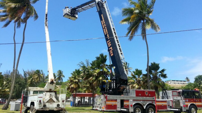 BOMBEROS REALIZAN INUSUAL RESCATE AEREO EN BALNEARIO PUNTA SALINAS 