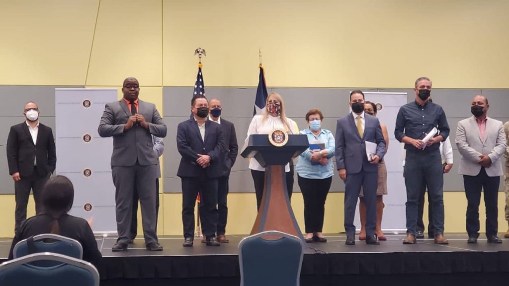  Gobernadora decidir&aacute; en 48 horas nuevas restricciones para atajar contagios de COVID-19 