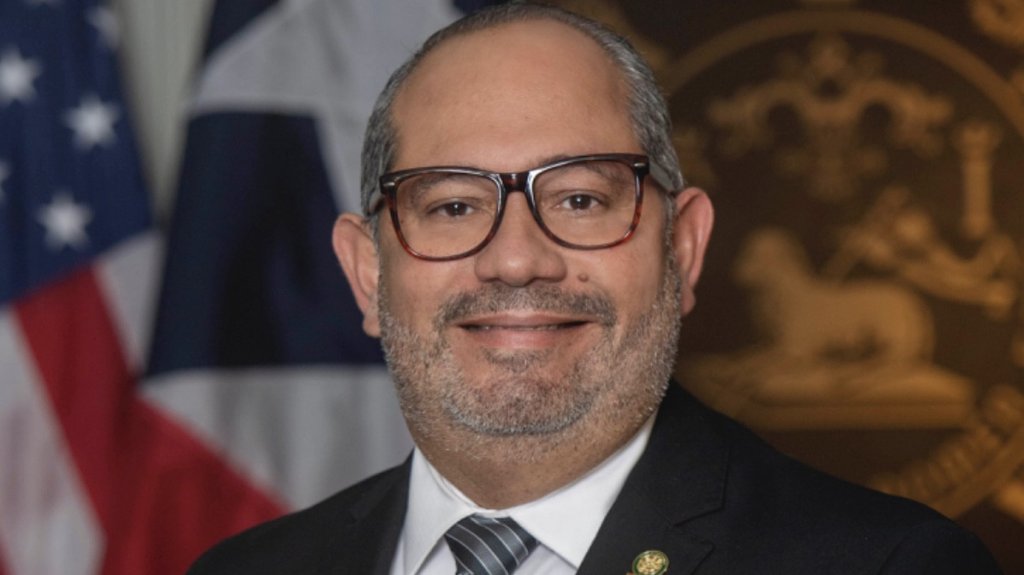  Rivera Madera impulsa seis importantes medidas, incluida una para investigar el contrato de Aerostar 