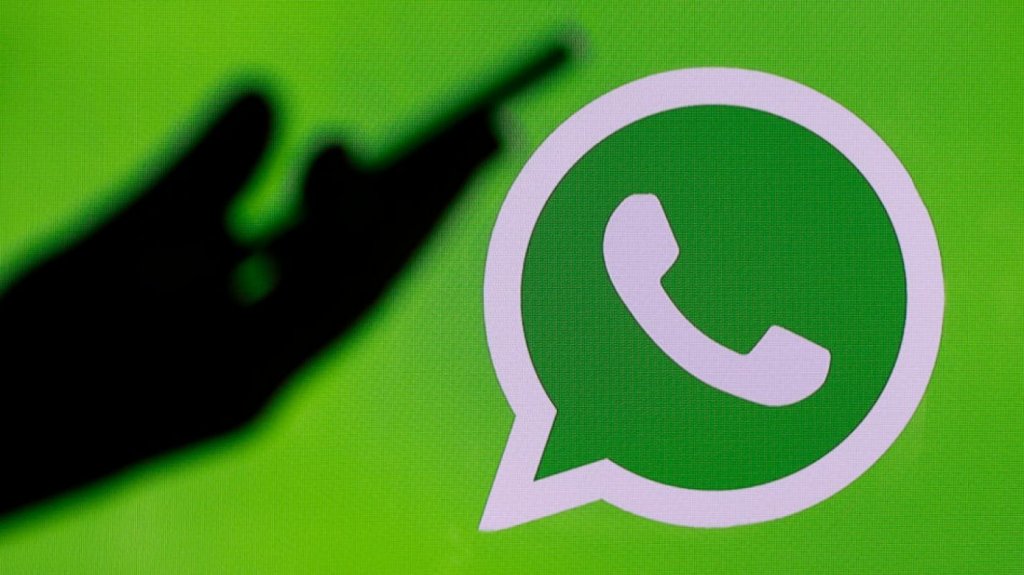 Alertan de un nuevo fallo de WhatsApp que permite bloquear cualquier cuenta (y solo necesitan saber el teléfono de su víctima) 
