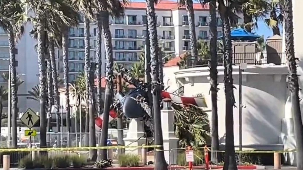  Video: Cinco hospitalizados tras caída de helicóptero en Huntington Beach,California 