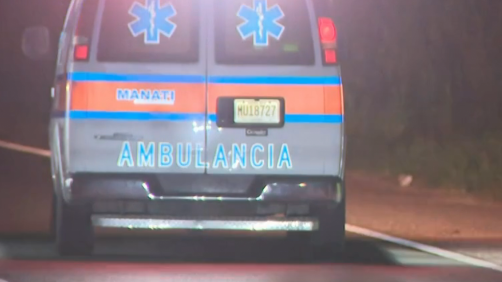  Joven conductor impacata a mujer que caminaba en medio de carriles en Manati 