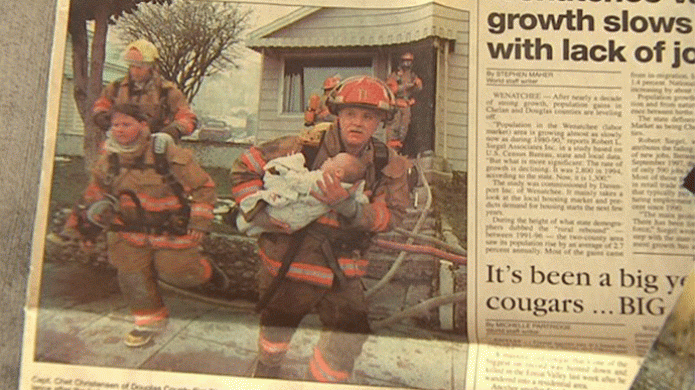 Un bombero salvÃ³ a una pequeÃ±a y esto fue lo que ella hizo 17 aÃ±os despuÃ©s