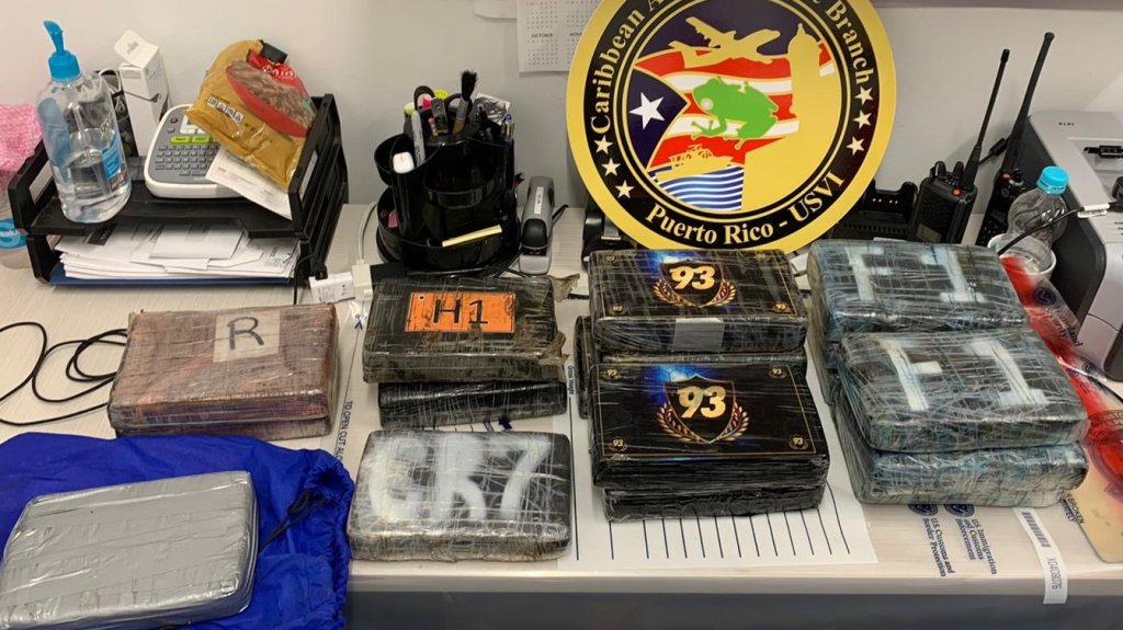  CBP incauta 19 kilos de cocaina, valorados en casi medio mill&oacute;n de d&oacute;lares, en la costa de Fajardo 