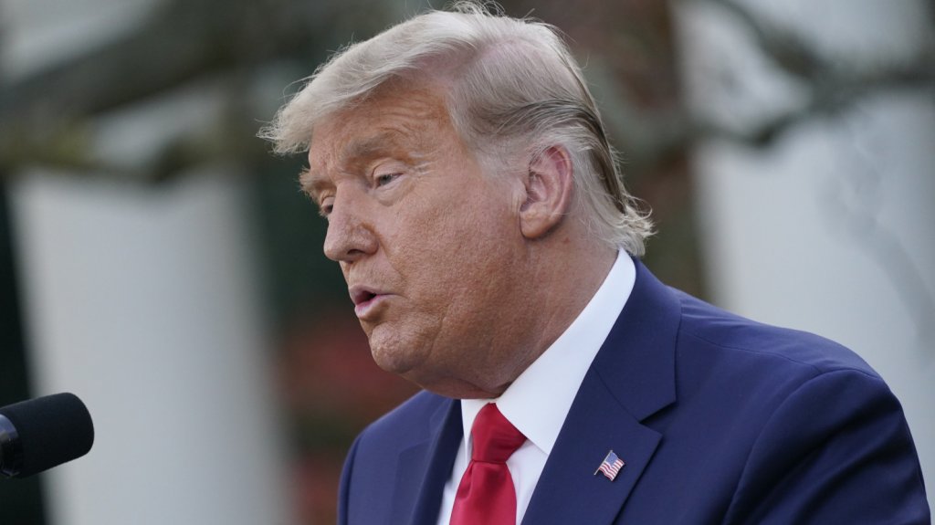  Estudio responsabiliza a pol&iacute;ticas de Trump de la alta mortalidad por covid 