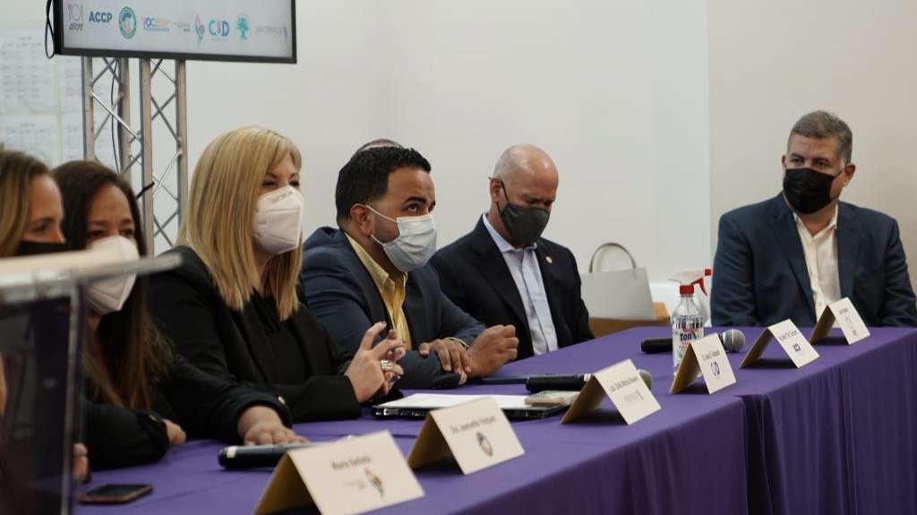  Anuncian programa para impulsar la vacunaci&oacute;n del 100% de los empleados de empresas y comercios 